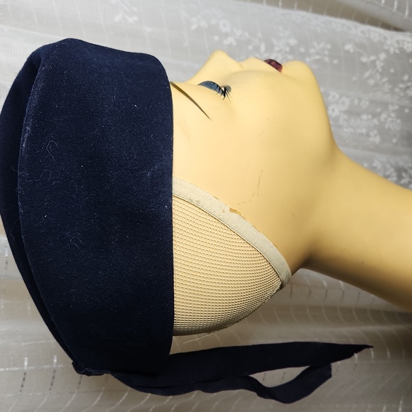 Vintage Midcentury 40s 50s navy blue felt tilt hat - Picture 3 of 8